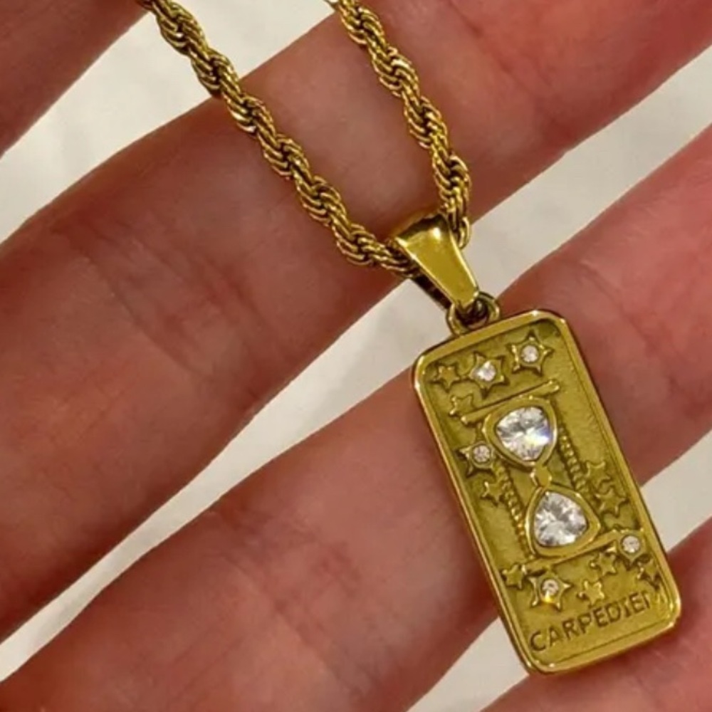 18k Gold Plated Carpe Diem hourglass card shaped pendant necklace. New. - Picture 4 of 14